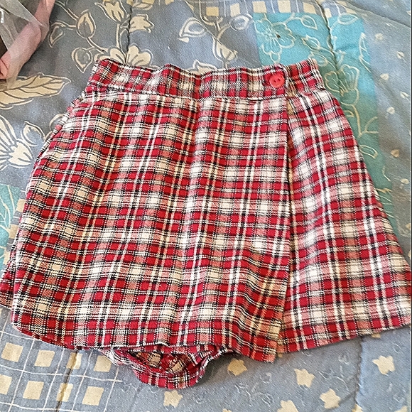 3/$15 Plaid skort - Picture 1 of 4
